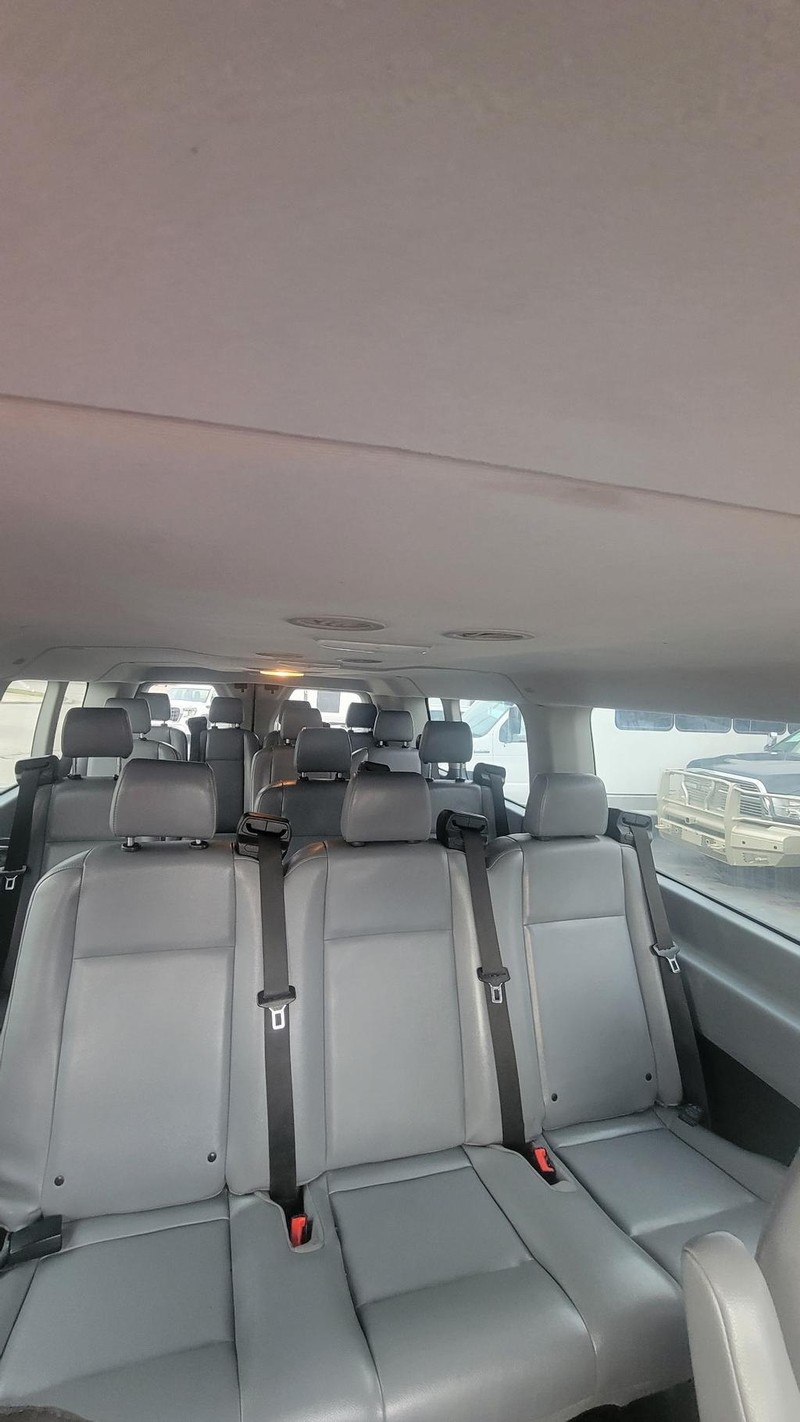 Ford Transit Passenger Wagon Vehicle Full-screen Gallery Image 11