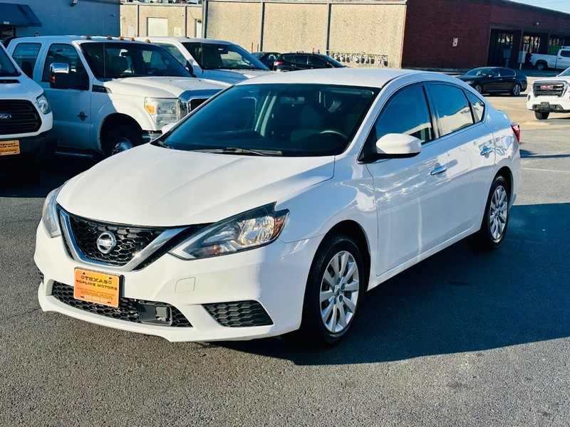Nissan Sentra Vehicle Full-screen Gallery Image 5