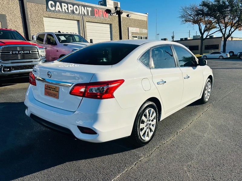 Nissan Sentra Vehicle Full-screen Gallery Image 8