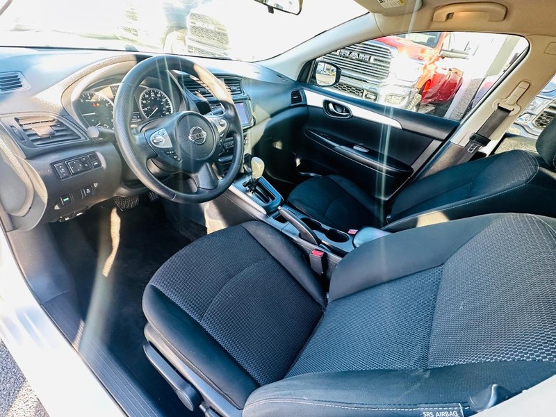 Nissan Sentra Vehicle Full-screen Gallery Image 11