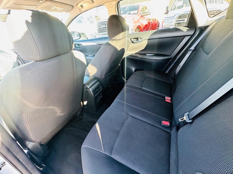 Nissan Sentra Vehicle Full-screen Gallery Image 12