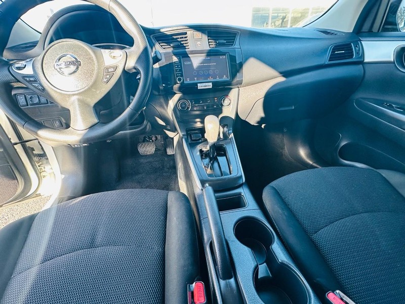 Nissan Sentra Vehicle Full-screen Gallery Image 13