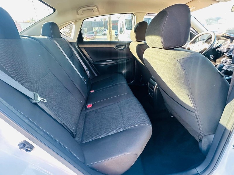 Nissan Sentra Vehicle Full-screen Gallery Image 14