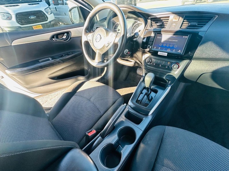 Nissan Sentra Vehicle Full-screen Gallery Image 16