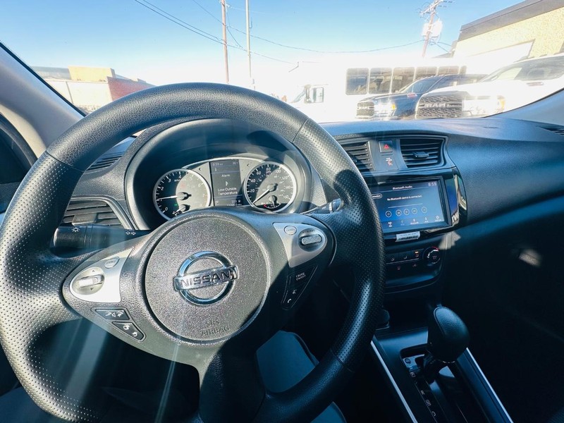 Nissan Sentra Vehicle Full-screen Gallery Image 17