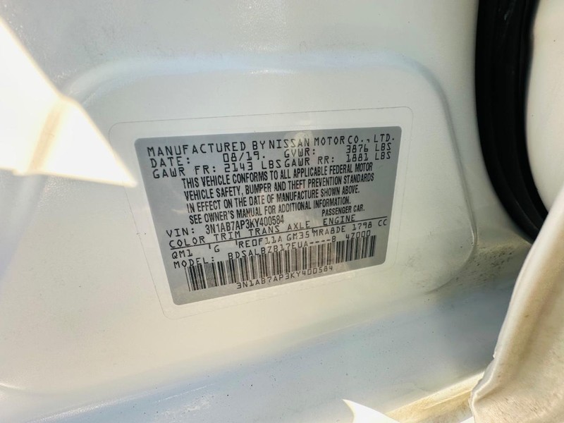 Nissan Sentra Vehicle Full-screen Gallery Image 20