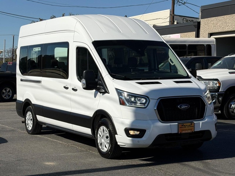 Ford Transit Passenger Wagon Vehicle Full-screen Gallery Image 02