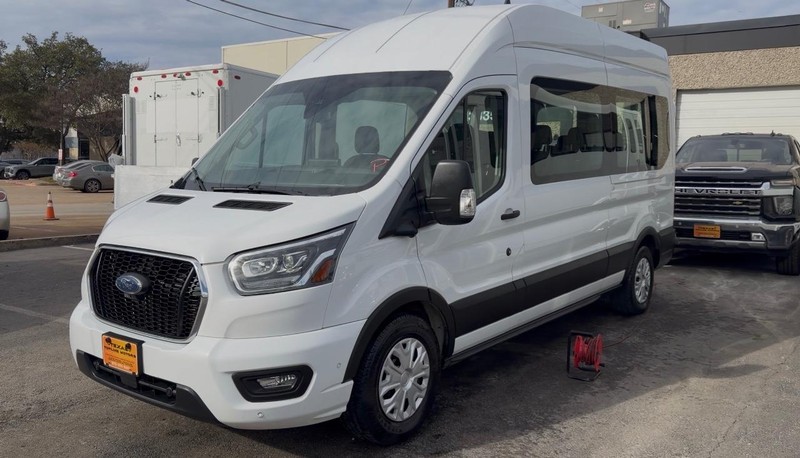 Ford Transit Passenger Wagon Vehicle Full-screen Gallery Image 05