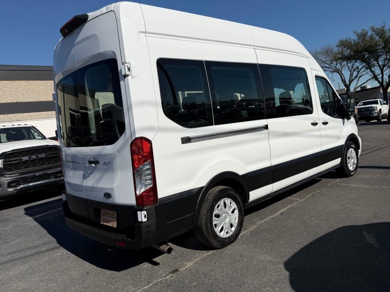Ford Transit Passenger Wagon Vehicle Full-screen Gallery Image 10