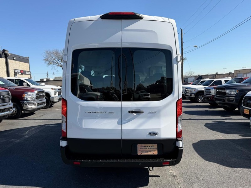 Ford Transit Passenger Wagon Vehicle Full-screen Gallery Image 11