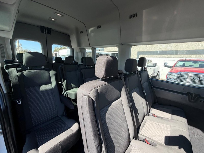 Ford Transit Passenger Wagon Vehicle Full-screen Gallery Image 23