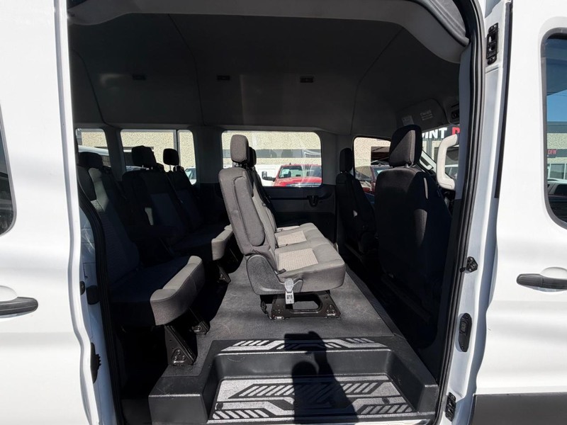 Ford Transit Passenger Wagon Vehicle Full-screen Gallery Image 24