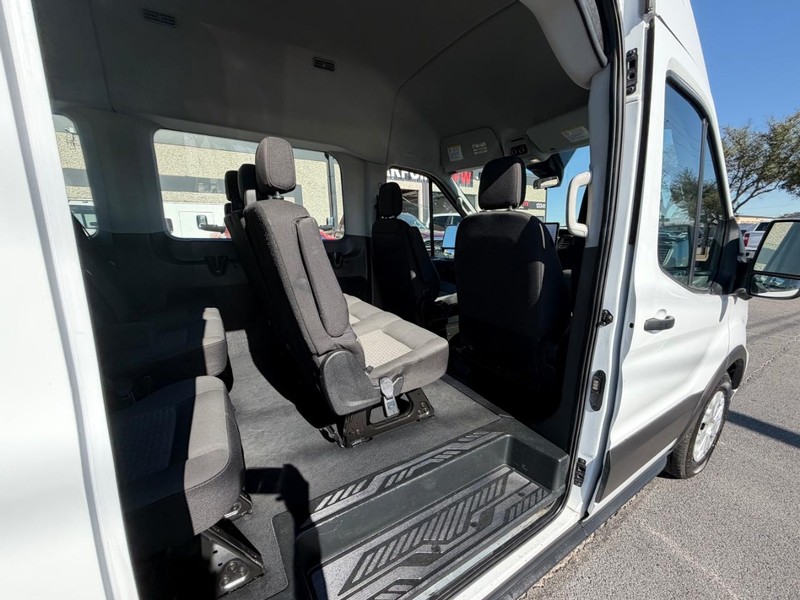 Ford Transit Passenger Wagon Vehicle Full-screen Gallery Image 25
