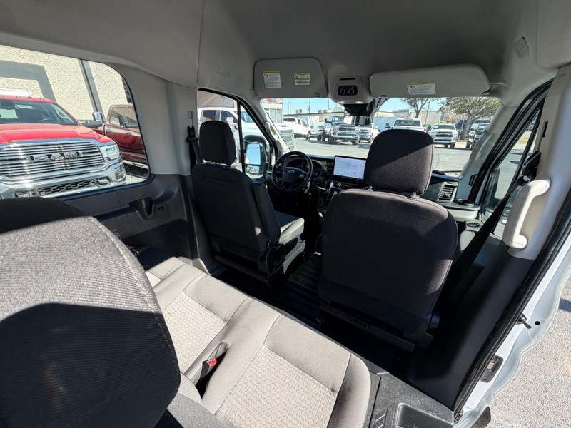 Ford Transit Passenger Wagon Vehicle Full-screen Gallery Image 26