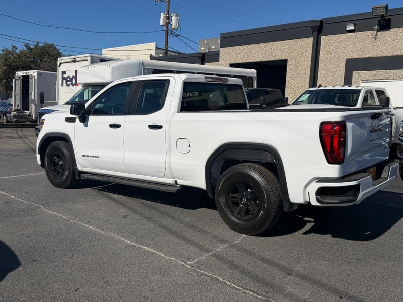 GMC Sierra 1500 Vehicle Full-screen Gallery Image 6