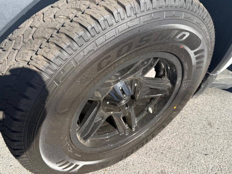 GMC Sierra 1500 Vehicle Full-screen Gallery Image 13