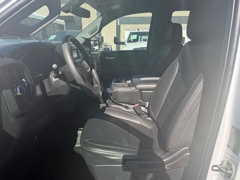 GMC Sierra 1500 Vehicle Full-screen Gallery Image 14