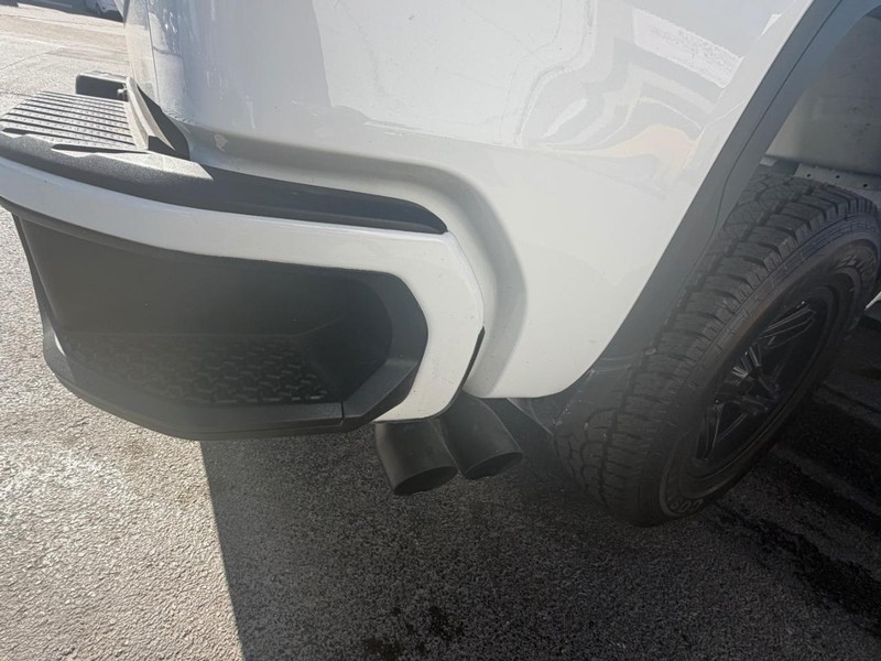 GMC Sierra 1500 Vehicle Full-screen Gallery Image 16