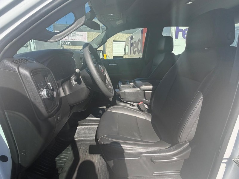 GMC Sierra 1500 Vehicle Full-screen Gallery Image 17