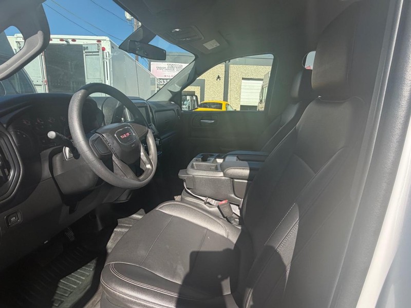 GMC Sierra 1500 Vehicle Full-screen Gallery Image 18