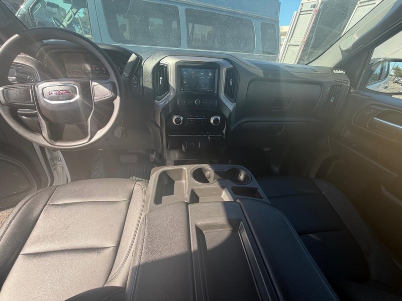 GMC Sierra 1500 Vehicle Full-screen Gallery Image 21