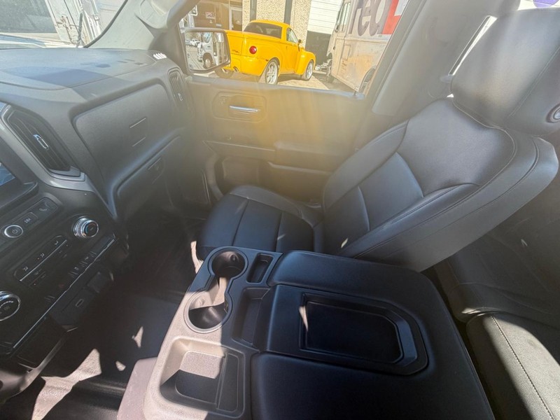 GMC Sierra 1500 Vehicle Full-screen Gallery Image 24