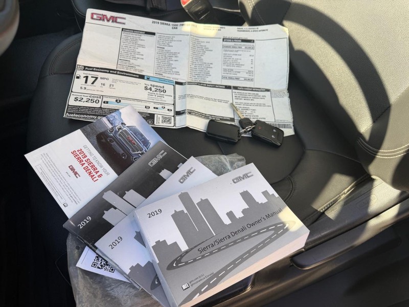 GMC Sierra 1500 Vehicle Full-screen Gallery Image 30