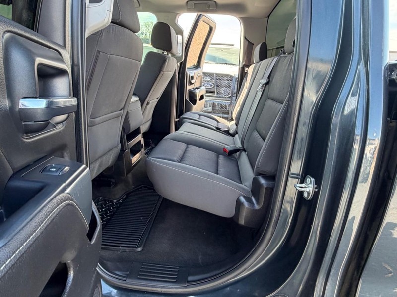 Chevrolet Silverado 1500 Vehicle Full-screen Gallery Image 14