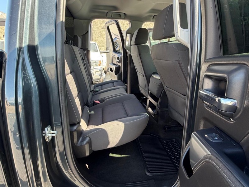 Chevrolet Silverado 1500 Vehicle Full-screen Gallery Image 15