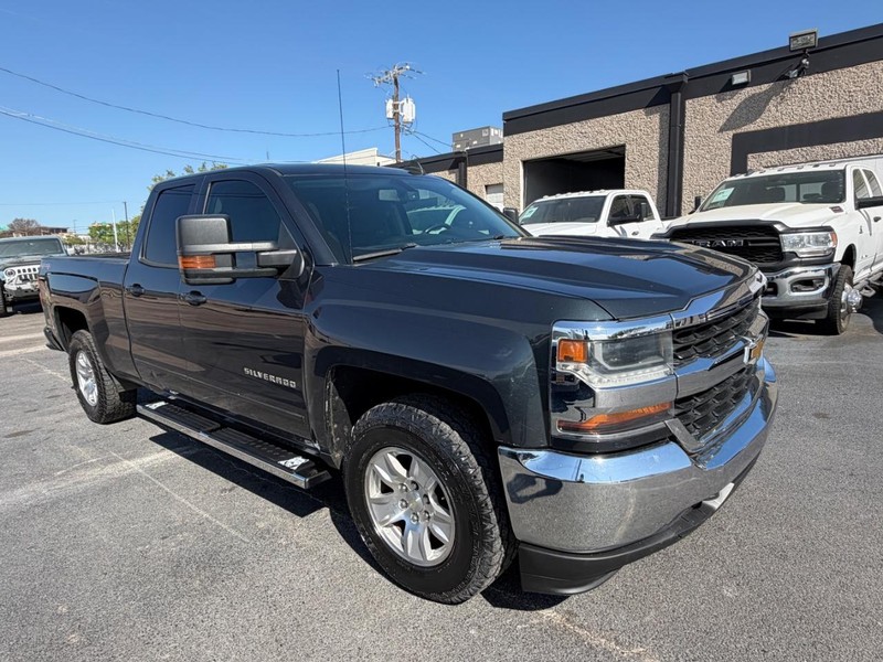 Undefined   Vehicle Full-screen Gallery Image 04