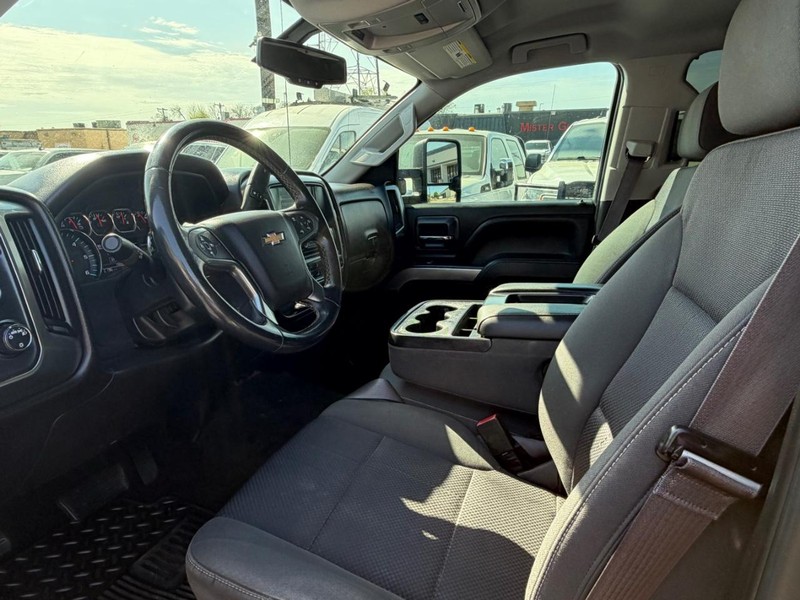 Undefined   Vehicle Full-screen Gallery Image 14