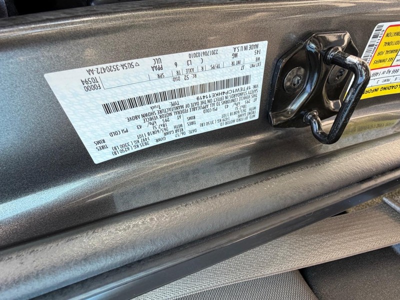 Ford F-150 Vehicle Full-screen Gallery Image 06