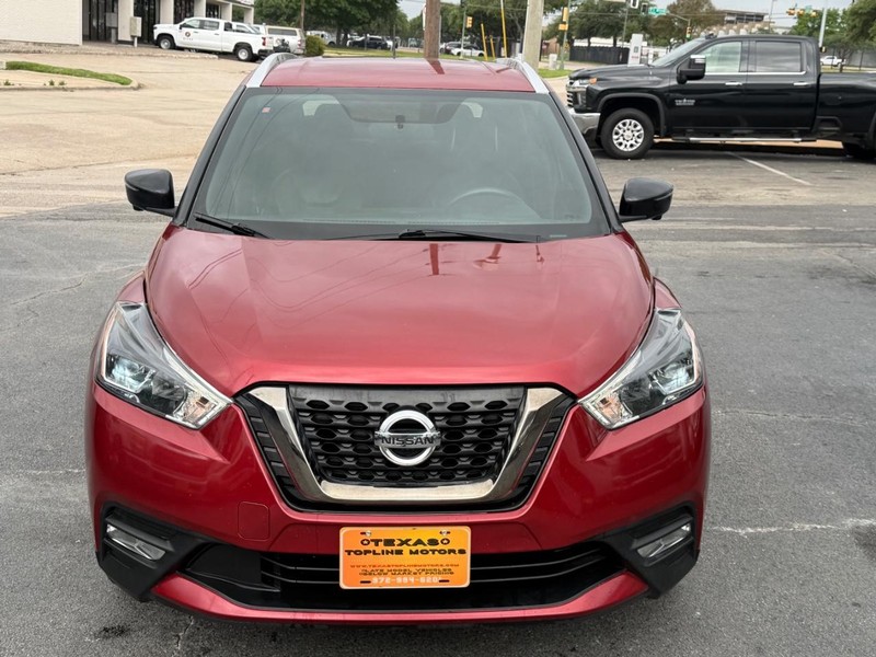 Nissan Kicks Vehicle Full-screen Gallery Image 04