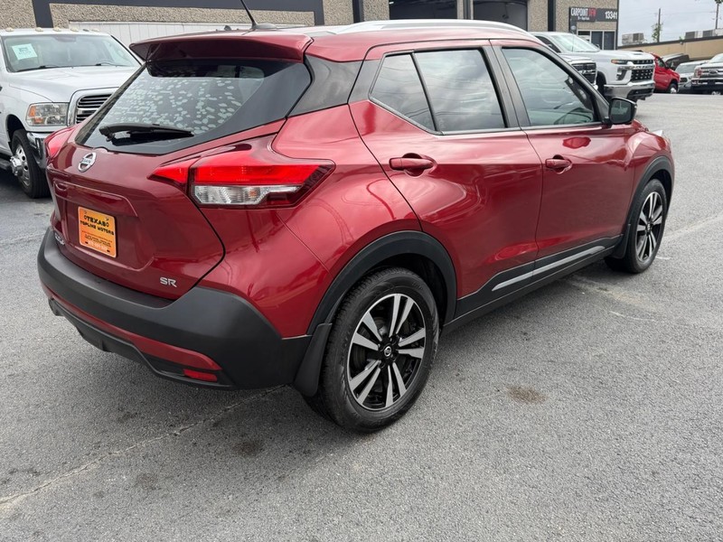 Nissan Kicks Vehicle Full-screen Gallery Image 07