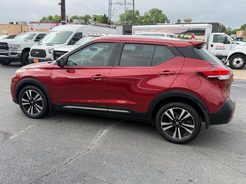 Nissan Kicks Vehicle Full-screen Gallery Image 09