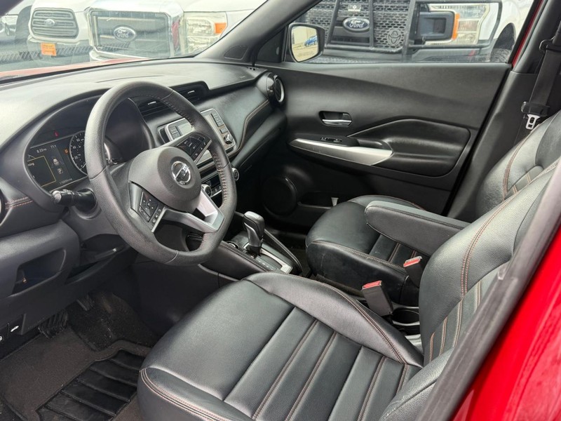 Nissan Kicks Vehicle Full-screen Gallery Image 11