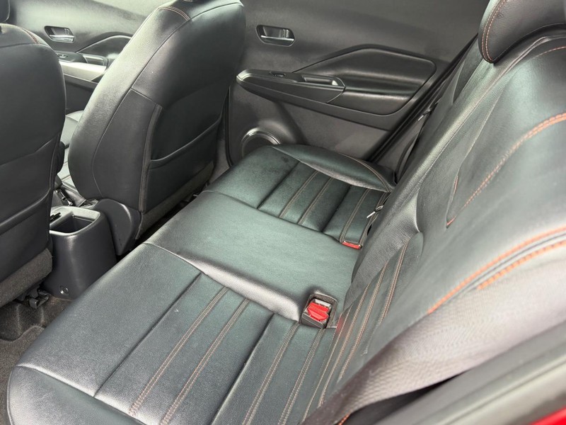 Nissan Kicks Vehicle Full-screen Gallery Image 14