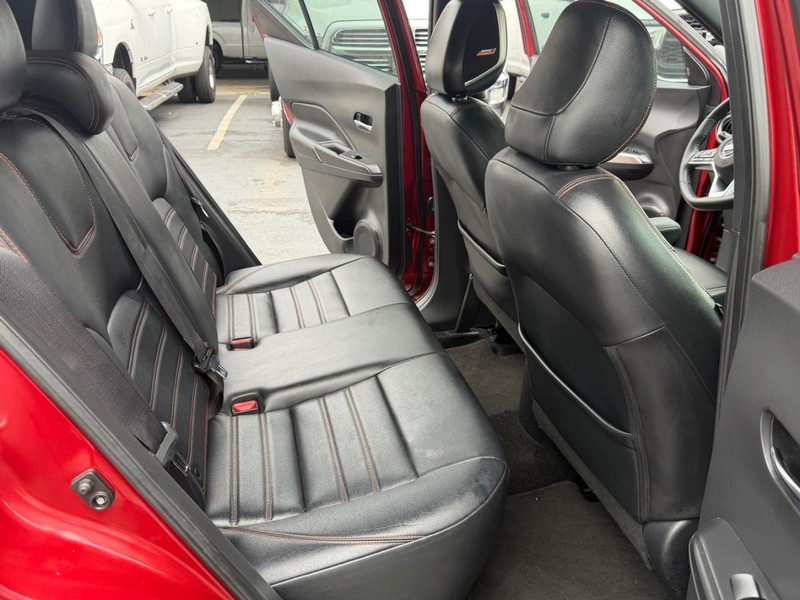 Nissan Kicks Vehicle Full-screen Gallery Image 17