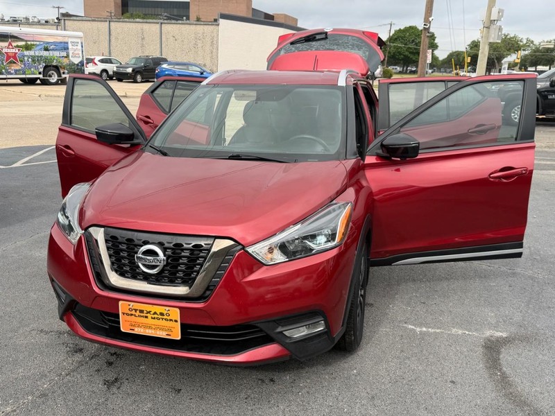 Nissan Kicks Vehicle Full-screen Gallery Image 20