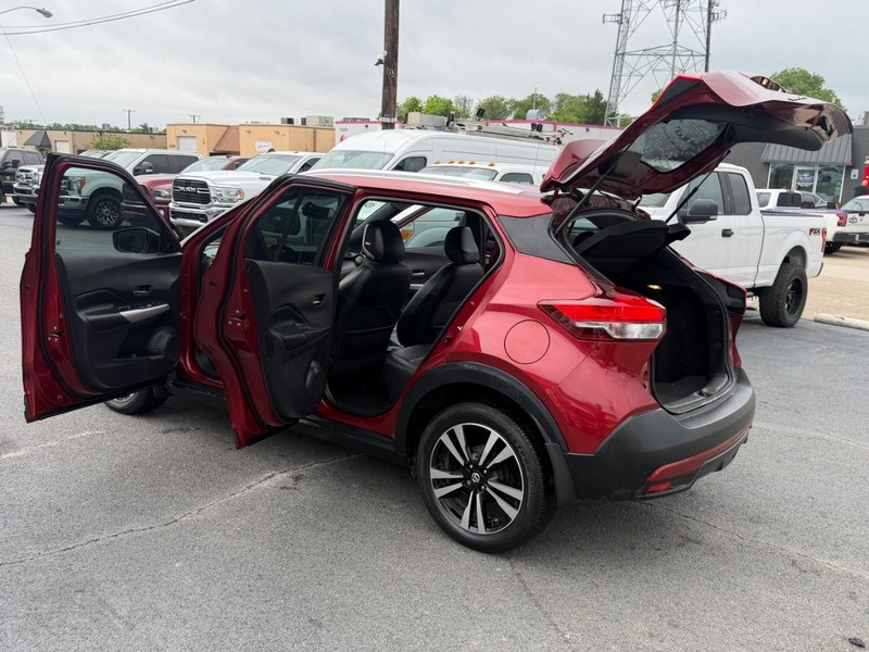 Nissan Kicks Vehicle Full-screen Gallery Image 22