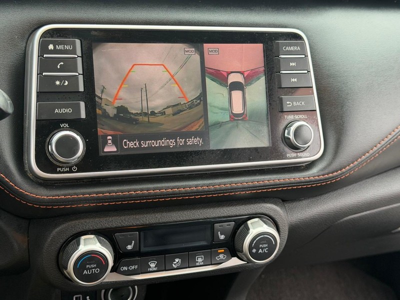 Nissan Kicks Vehicle Full-screen Gallery Image 24