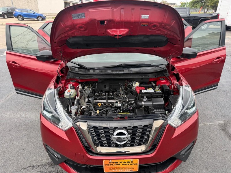 Nissan Kicks Vehicle Full-screen Gallery Image 27