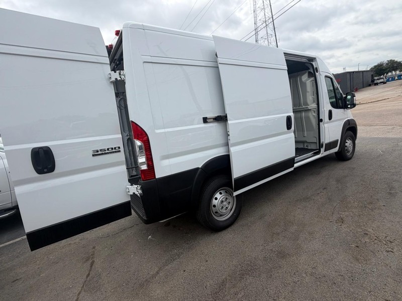 Ram ProMaster Cargo Van Vehicle Full-screen Gallery Image 04