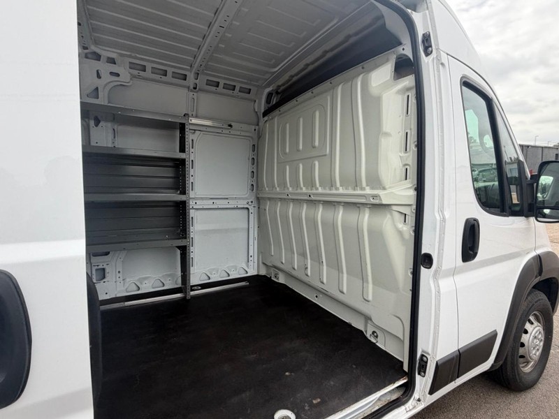 Ram ProMaster Cargo Van Vehicle Full-screen Gallery Image 08