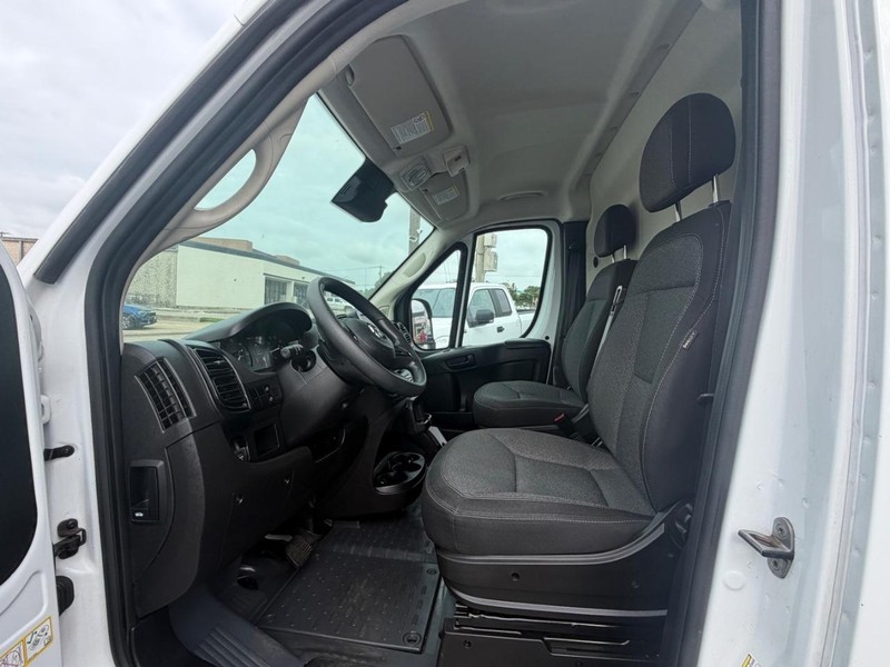 Ram ProMaster Cargo Van Vehicle Full-screen Gallery Image 10