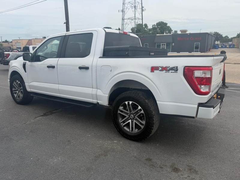 Ford F-150 Vehicle Full-screen Gallery Image 04