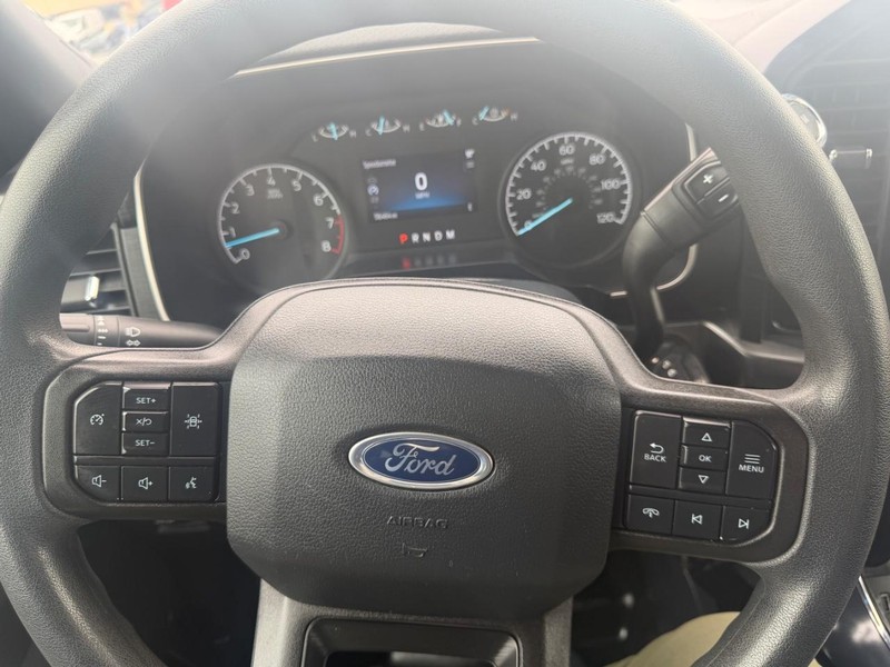 Ford F-150 Vehicle Full-screen Gallery Image 24