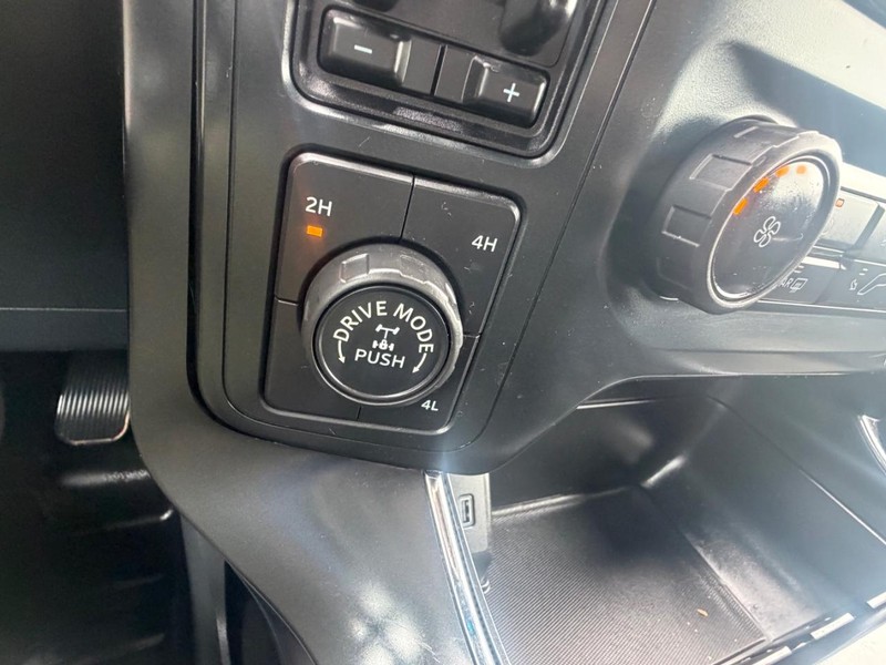 Ford F-150 Vehicle Full-screen Gallery Image 27
