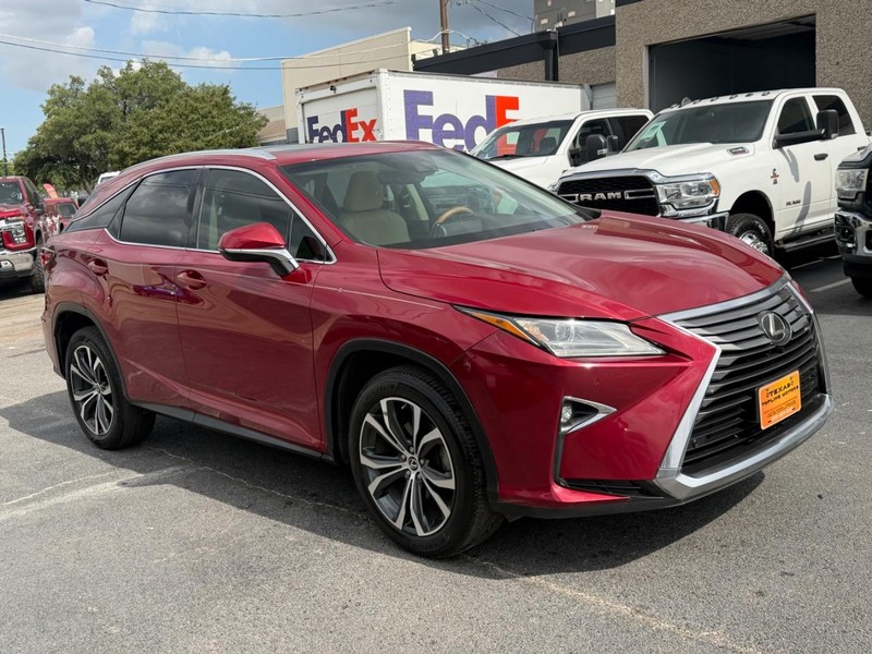 Lexus RX Vehicle Full-screen Gallery Image 03