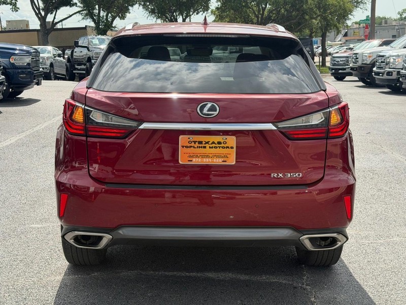 Lexus RX Vehicle Full-screen Gallery Image 06
